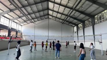 Çocuklar Voleybol Sahasında Hem Eğlendi Hem Gelişti