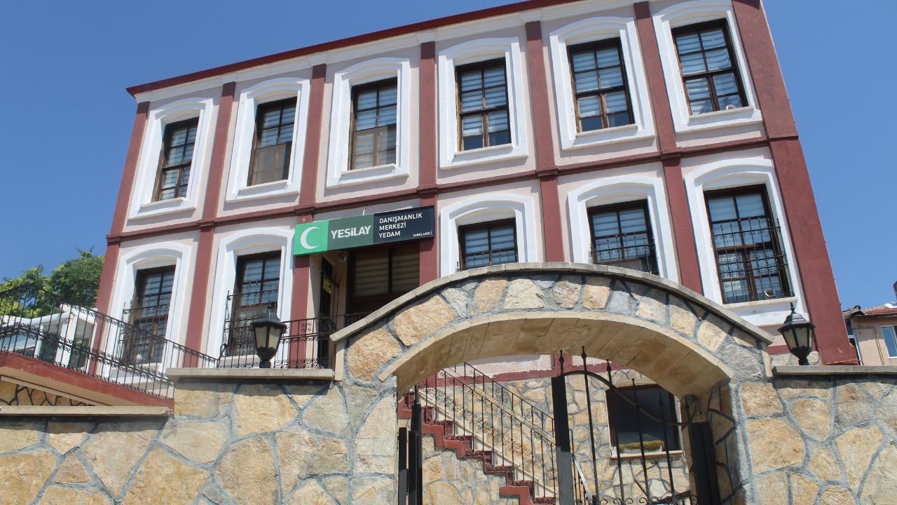 Yeşilay Bahçesi Baştan Sona Temizlendi