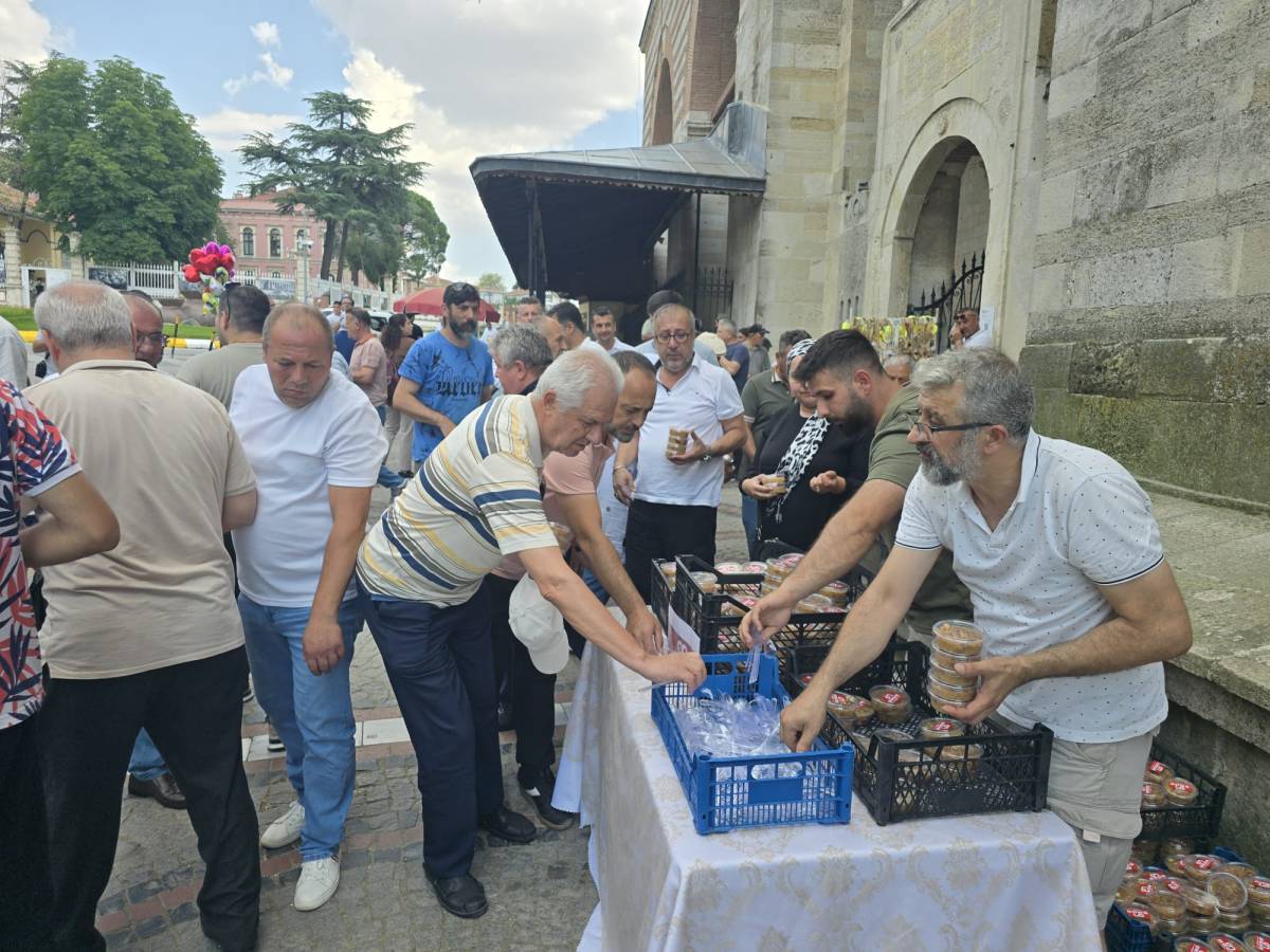 Edirne'de Aşure Bereketi Paylaşıldı