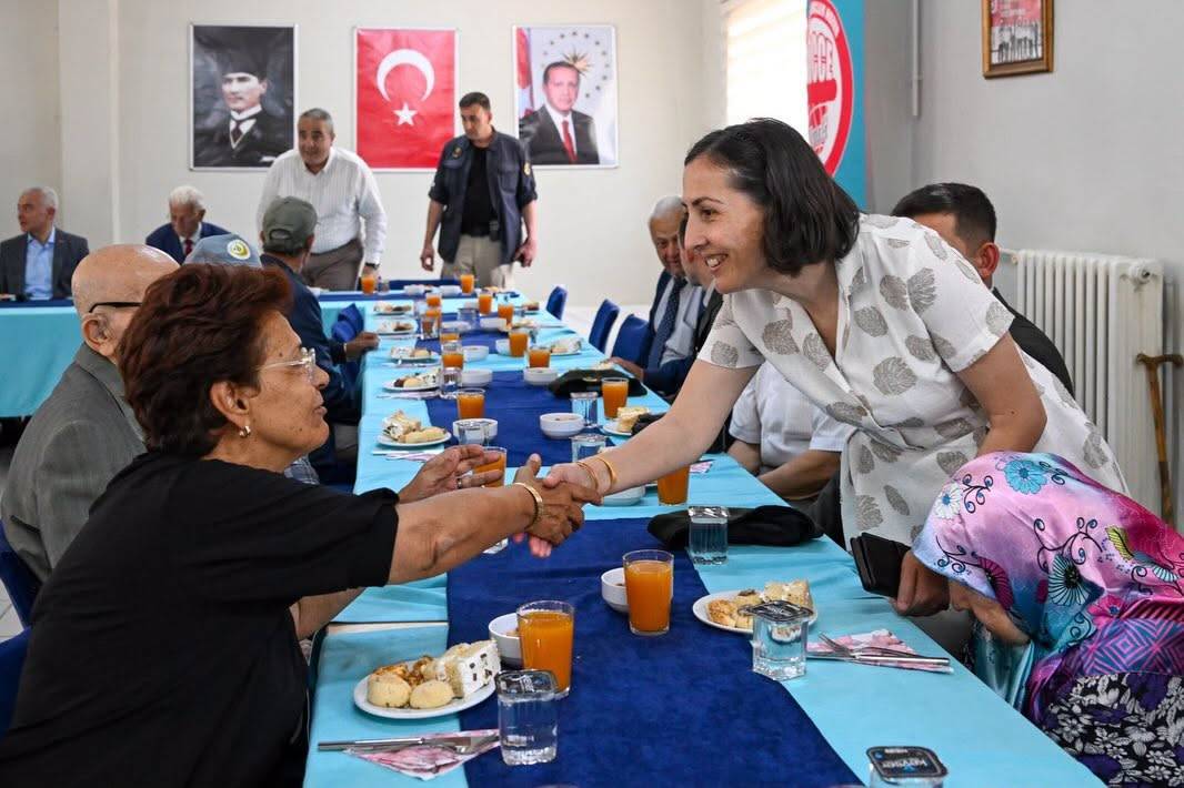 Kırklareli Protokolünden Huzurevine Ziyaret