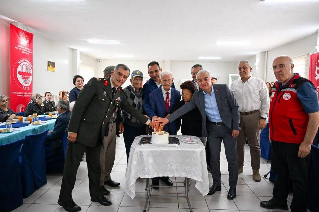 Kırklareli Protokolünden Huzurevine Ziyaret