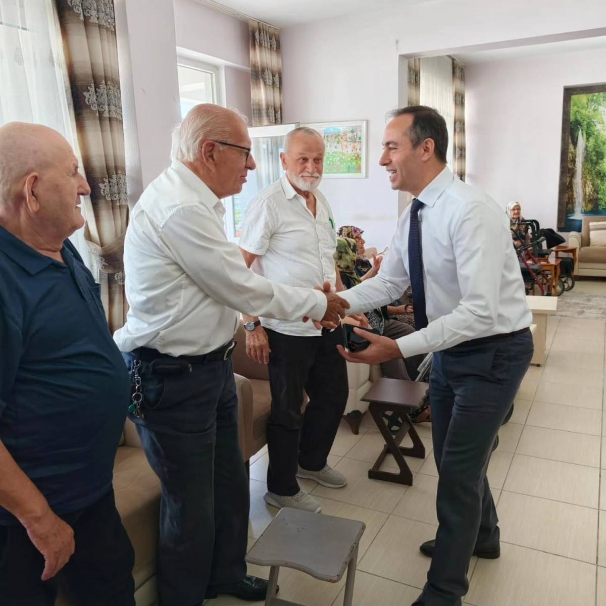 Kaymakam Yıldız Huzurevi Sakinleriyle Vedalaştı
