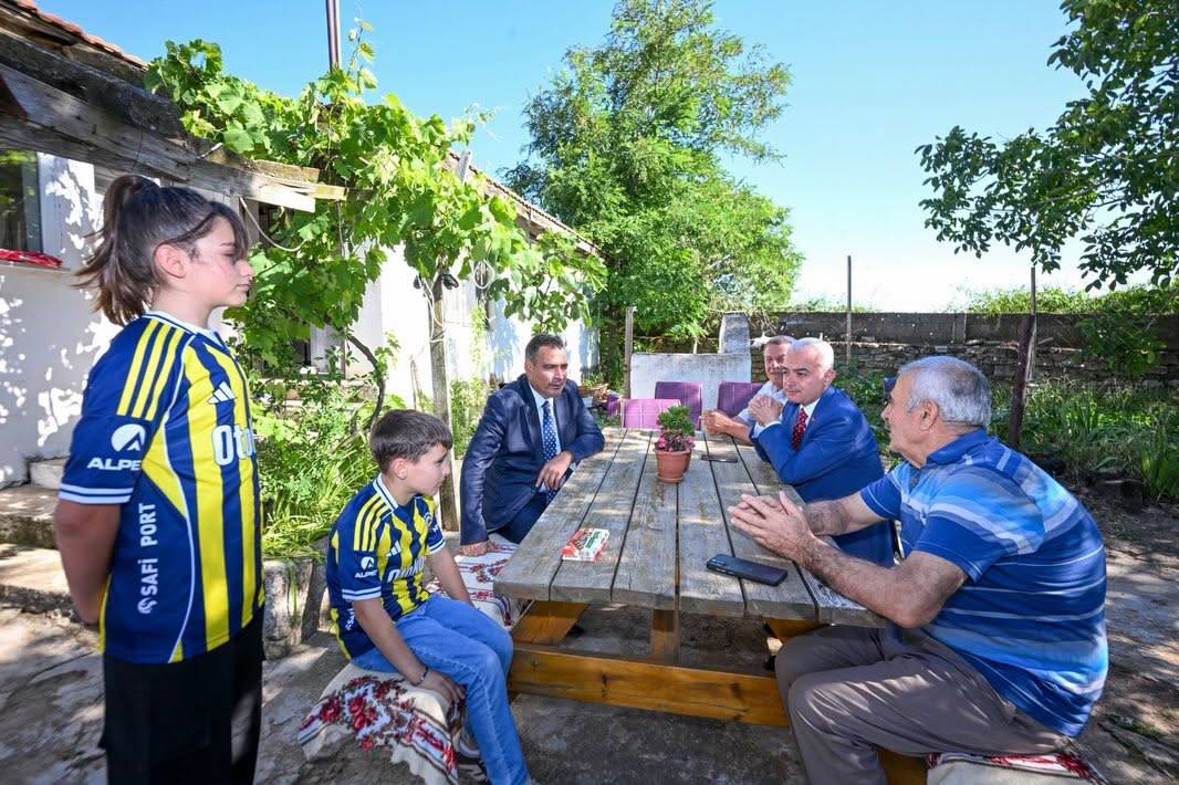 Kırklareli’nde Çocuklara Sürpriz Forma Hediyesi