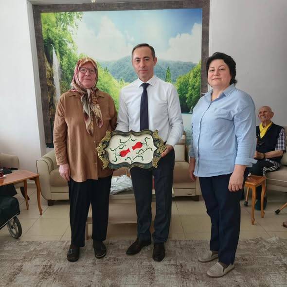 Kaymakam Yıldız Huzurevi Sakinleriyle Vedalaştı