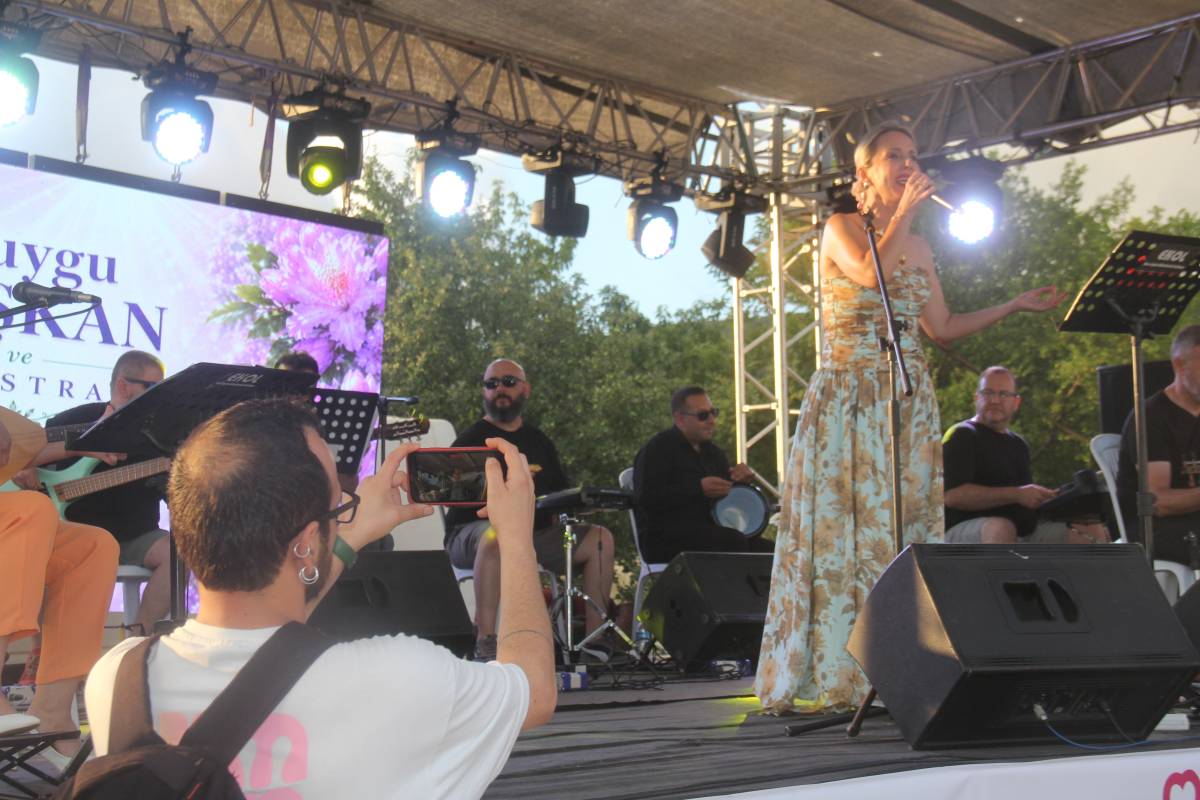 Memleket Sahnesinde Duygu Başkan Coşkusu