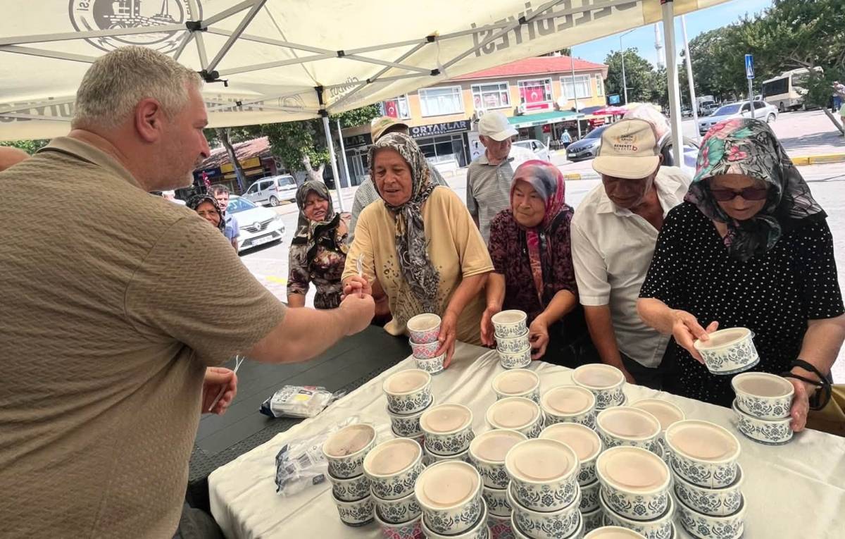 Pehlivanköy’de Geleneksel Aşure İkramı