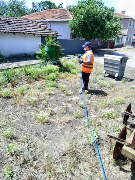 Büyükkarıştıran'da Temizlik ve İlaçlama Çalışmaları Aralıksız Sürüyor