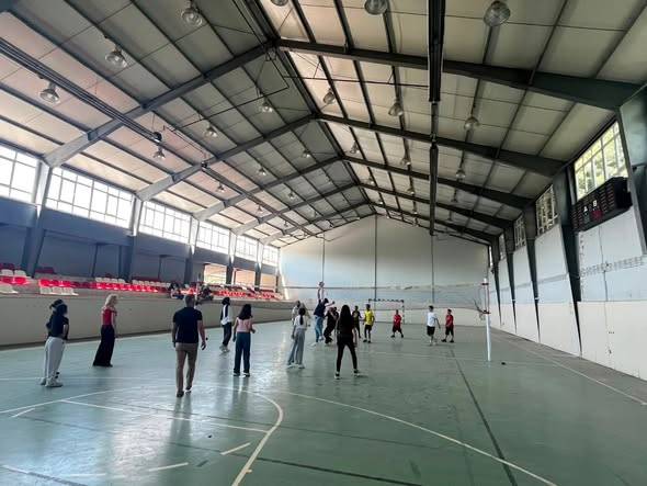 Çocuklar Voleybol Sahasında Hem Eğlendi Hem Gelişti