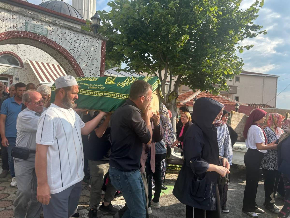 Anne ve 4 Yaşındaki Kızı Yan Yana Defnedildi