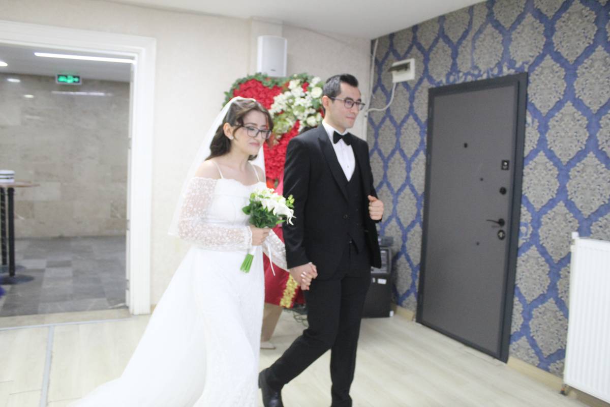 Feyzan ve Anıl Çifti Görkemli Törenle Dünya Evine Girdi