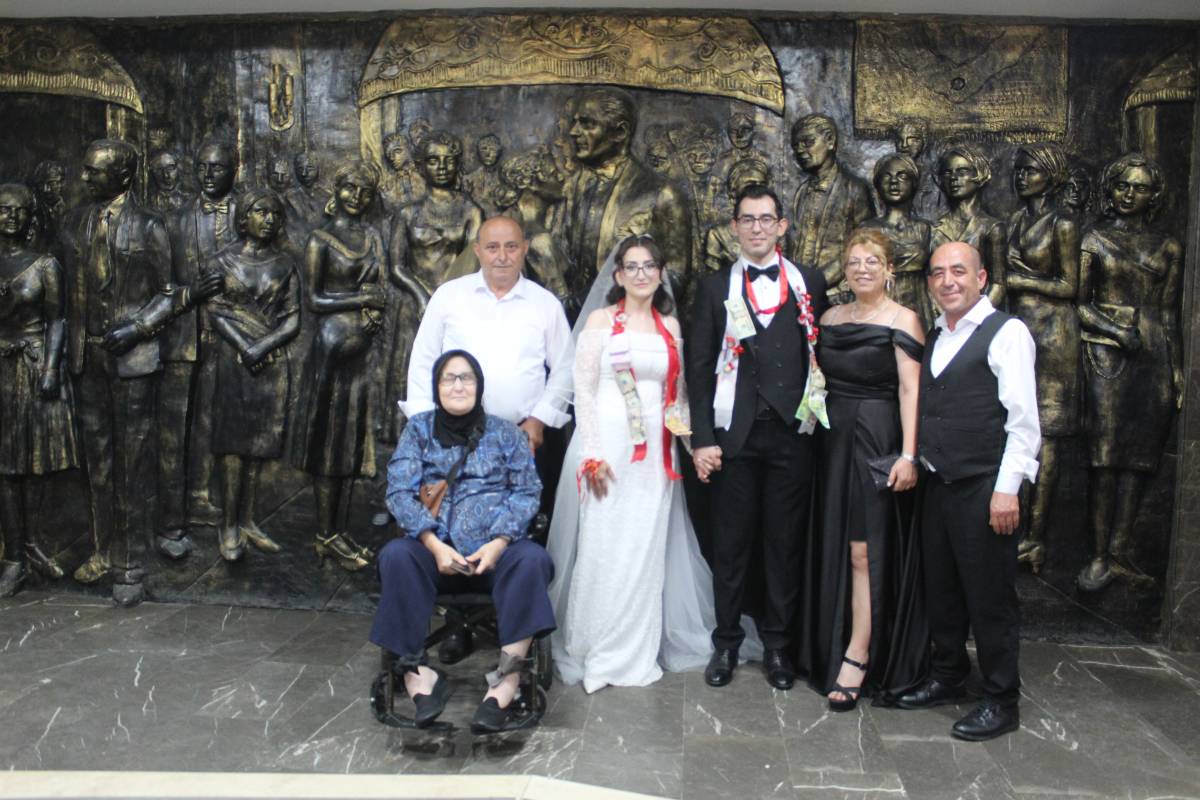 Feyzan ve Anıl Çifti Görkemli Törenle Dünya Evine Girdi