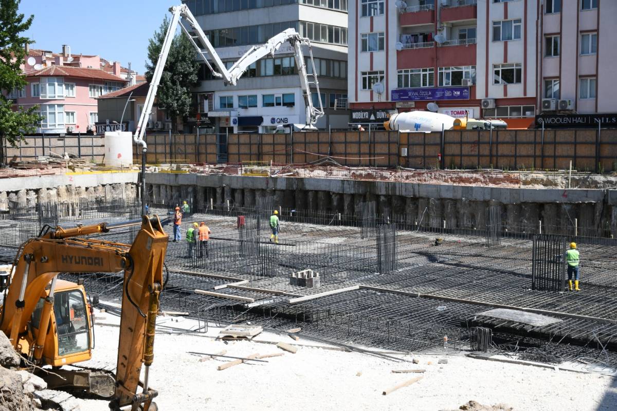 Lüleburgaz’da Katlı Otopark Projesi Hızla Yükseliyor